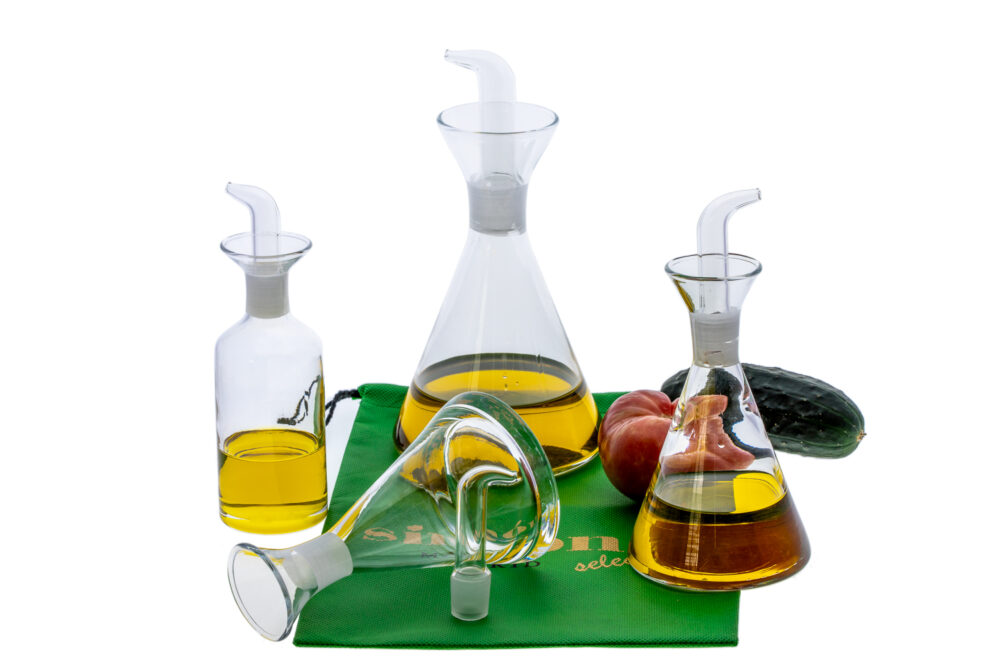 Classic Spanish non-drip glass oil bottle